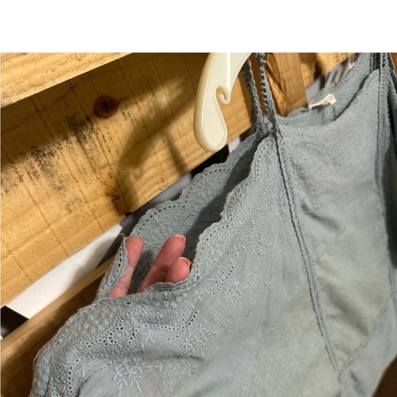 Entro Cold
Shoulder Embroidery Eyelet Top sage green - Picture 4 of 5